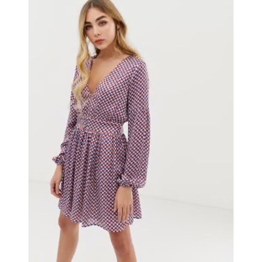 Misguided Dress Women’s 4 Skater Geometric Pattern Romantic Feminine V-Neck